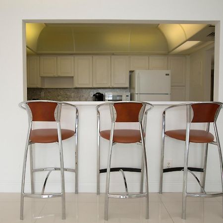 Ocean Reserve Luxury Condos Across From Sunny Isles Beach 마이애미 비치 외부 사진