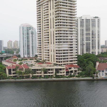 Ocean Reserve Luxury Condos Across From Sunny Isles Beach 마이애미 비치 외부 사진