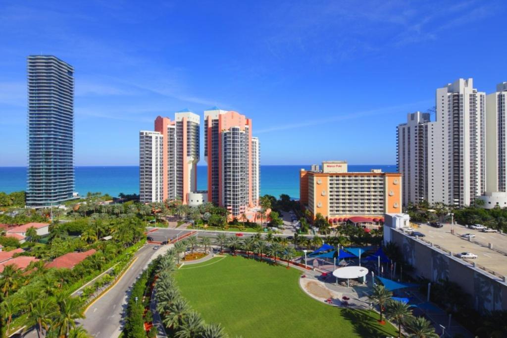 Ocean Reserve Luxury Condos Across From Sunny Isles Beach 마이애미 비치 외부 사진