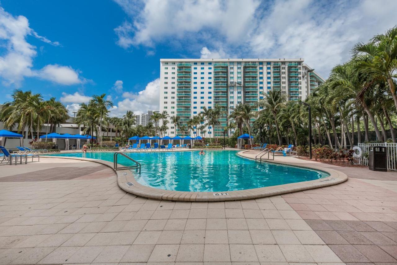 Ocean Reserve Luxury Condos Across From Sunny Isles Beach 마이애미 비치 외부 사진