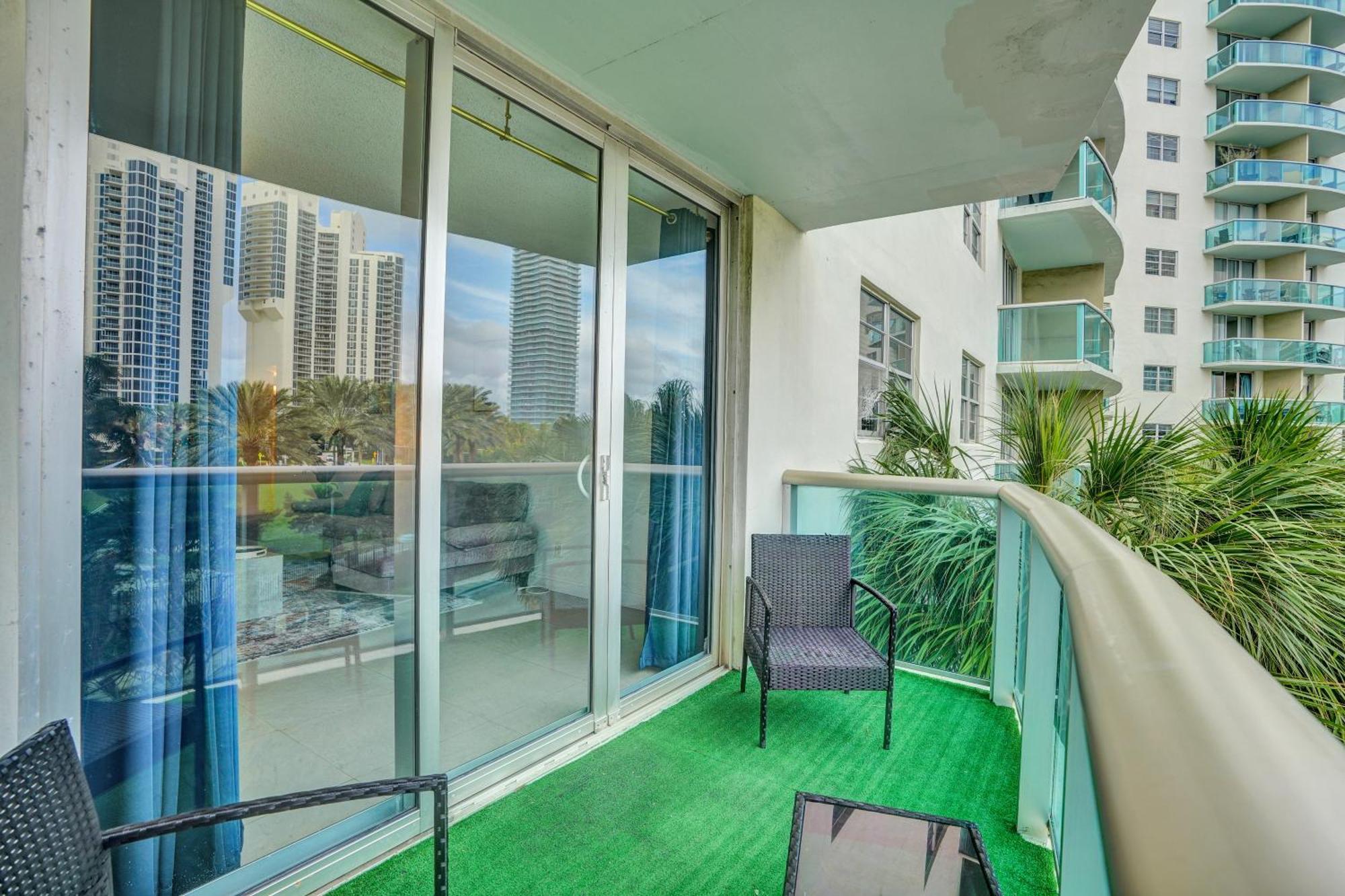 Ocean Reserve Luxury Condos Across From Sunny Isles Beach 마이애미 비치 외부 사진