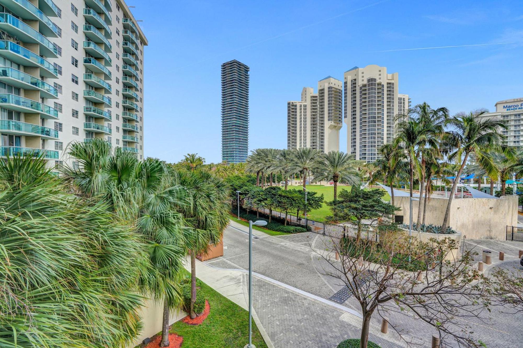 Ocean Reserve Luxury Condos Across From Sunny Isles Beach 마이애미 비치 외부 사진