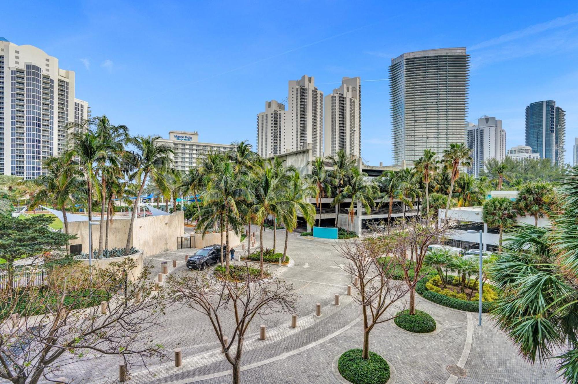 Ocean Reserve Luxury Condos Across From Sunny Isles Beach 마이애미 비치 외부 사진