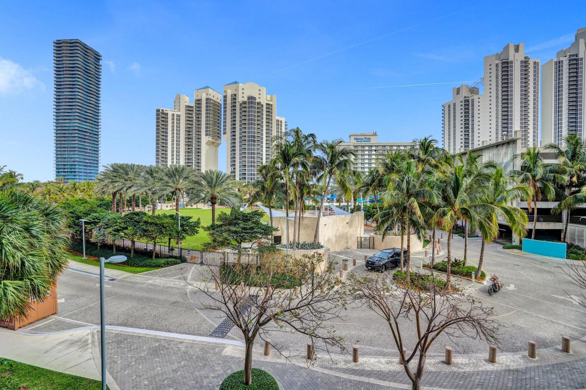 Ocean Reserve Luxury Condos Across From Sunny Isles Beach 마이애미 비치 외부 사진