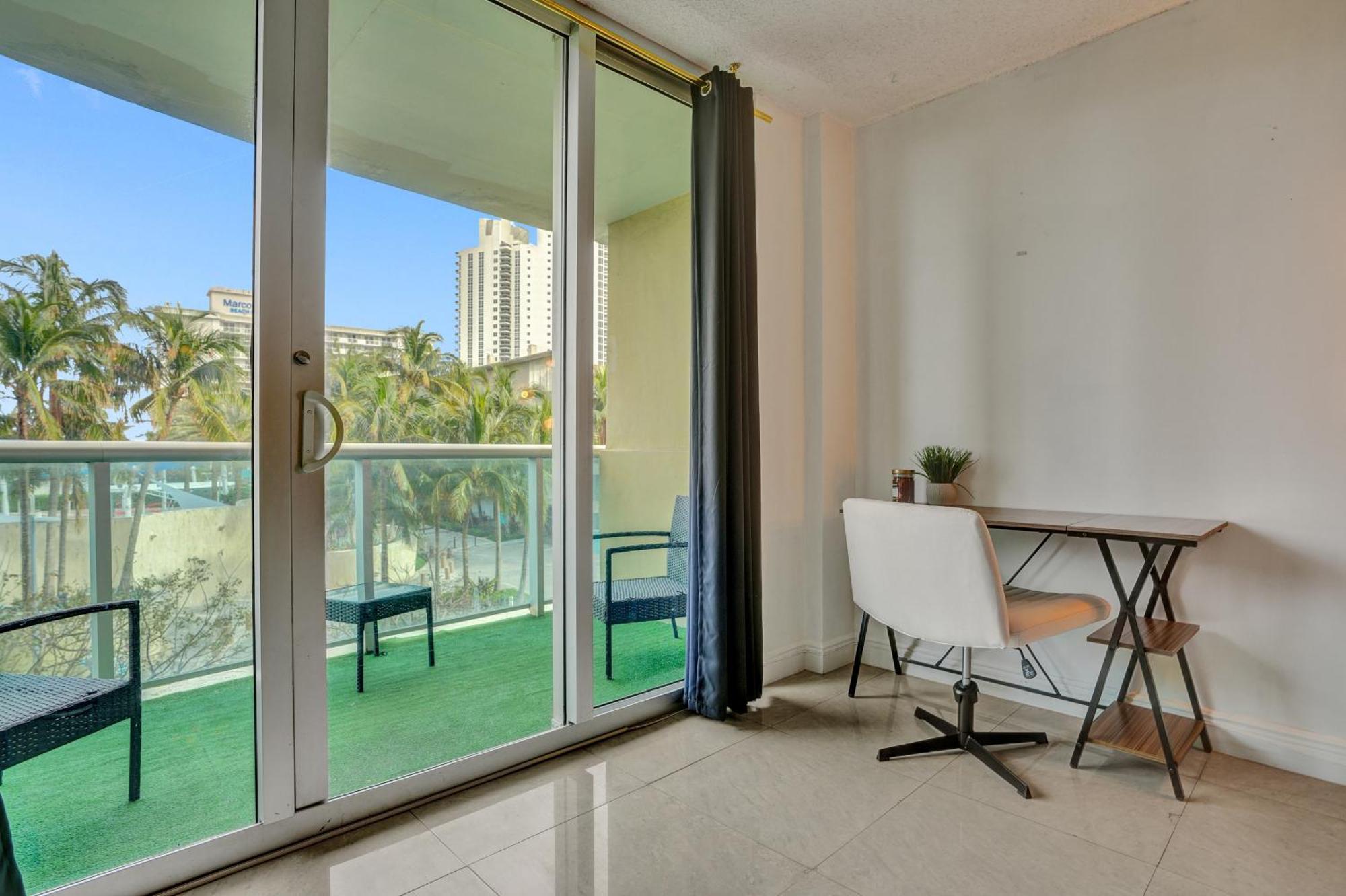 Ocean Reserve Luxury Condos Across From Sunny Isles Beach 마이애미 비치 외부 사진