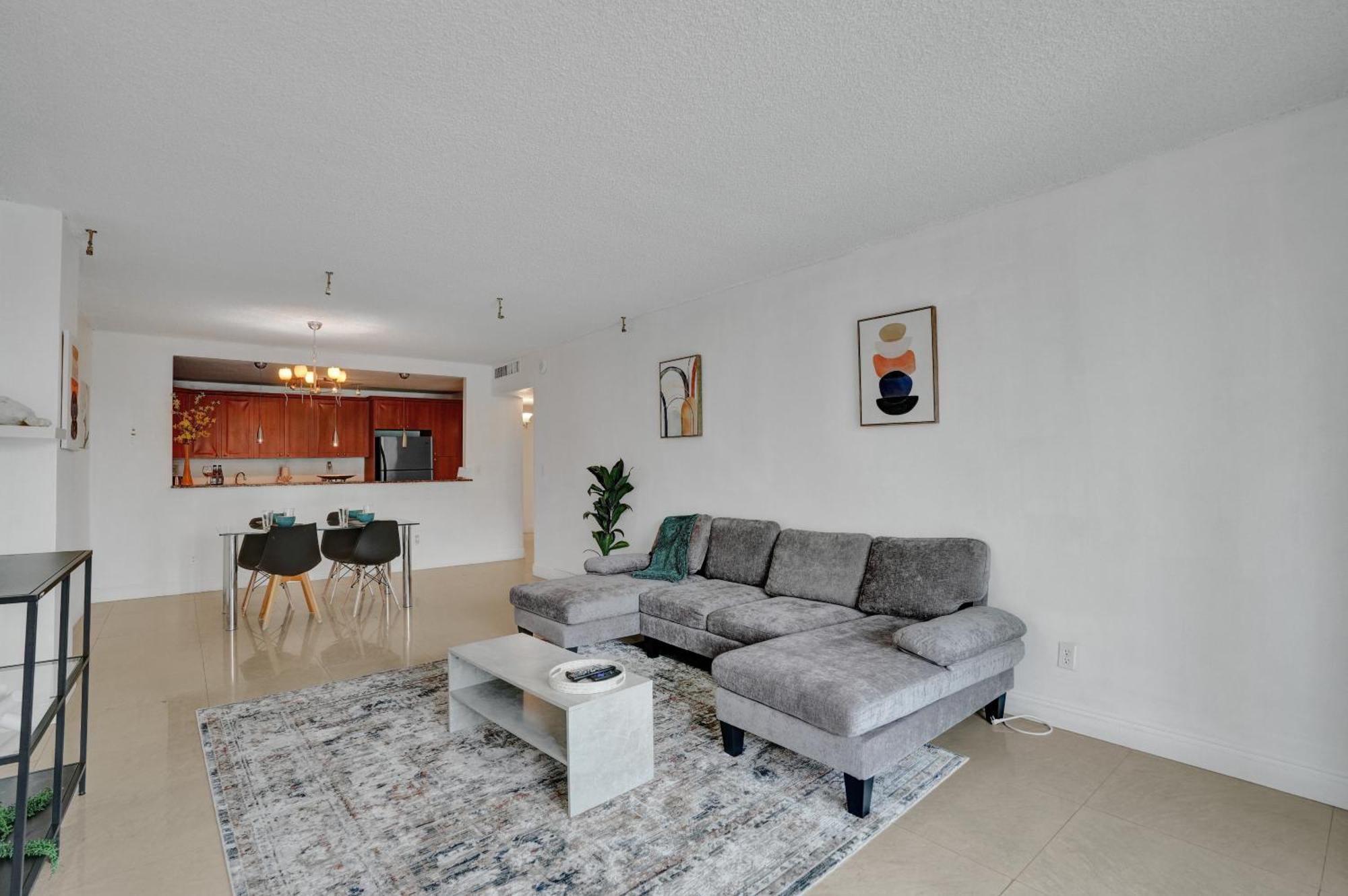 Ocean Reserve Luxury Condos Across From Sunny Isles Beach 마이애미 비치 외부 사진