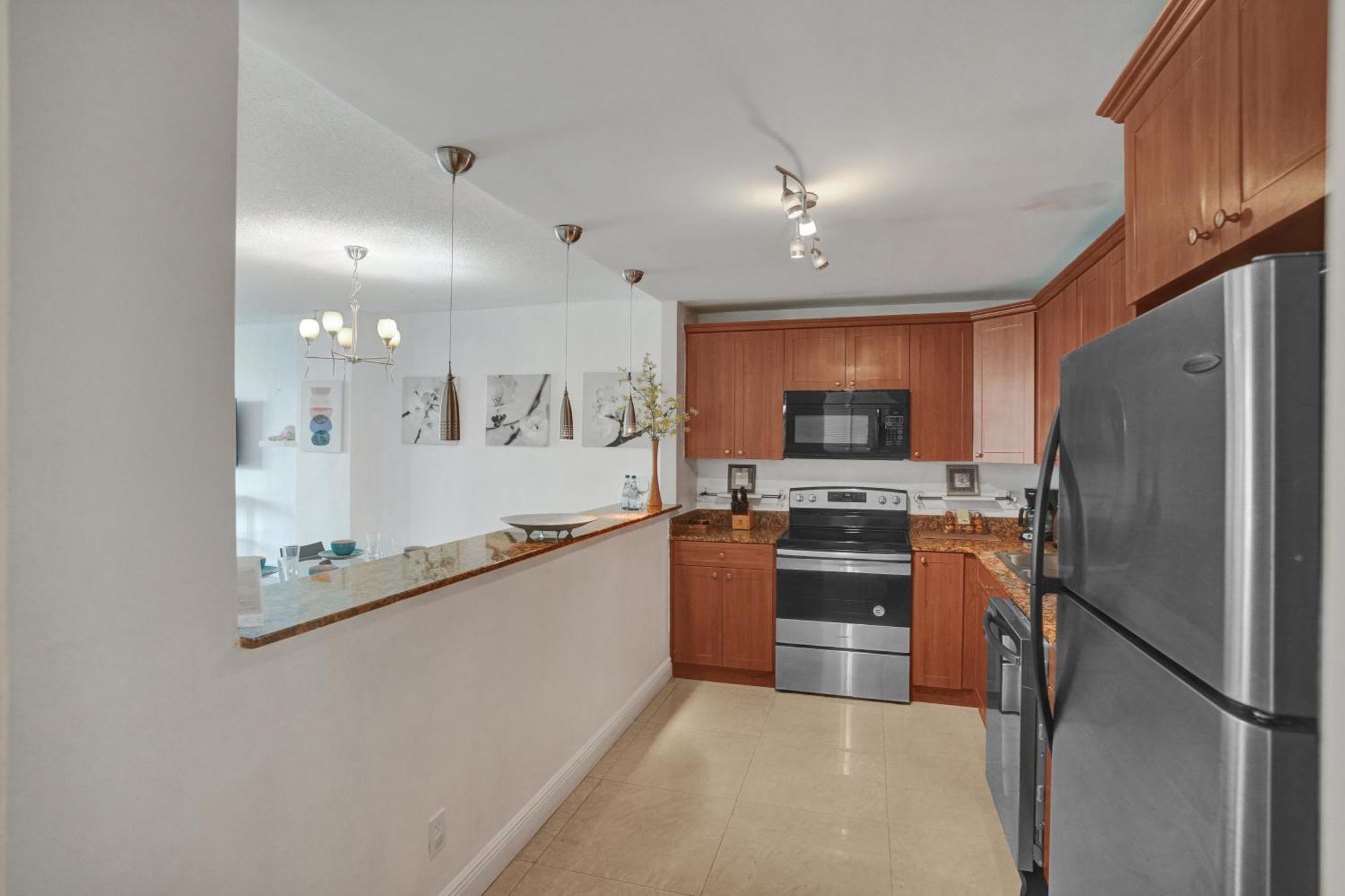 Ocean Reserve Luxury Condos Across From Sunny Isles Beach 마이애미 비치 외부 사진