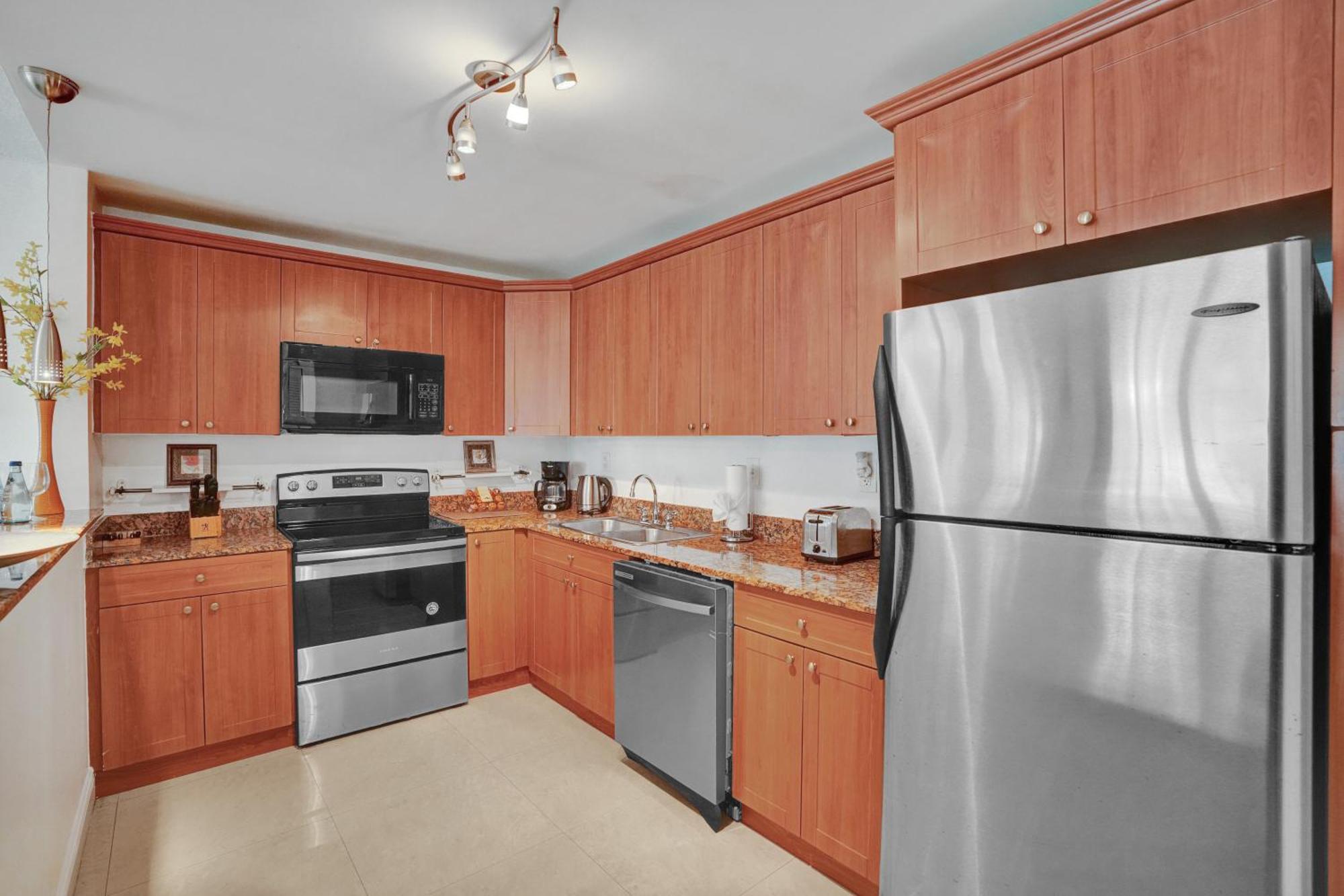 Ocean Reserve Luxury Condos Across From Sunny Isles Beach 마이애미 비치 외부 사진