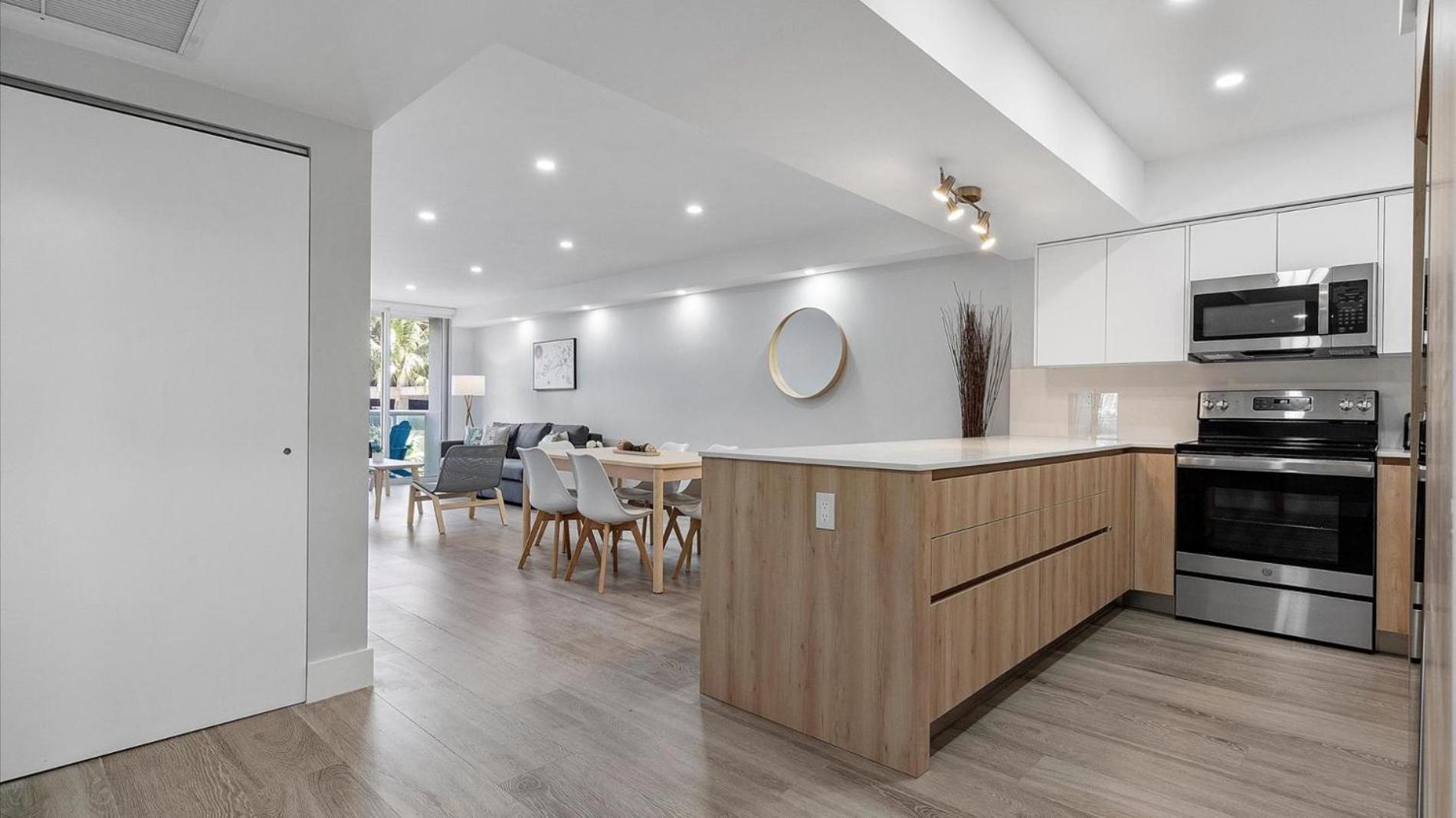 Ocean Reserve Luxury Condos Across From Sunny Isles Beach 마이애미 비치 외부 사진