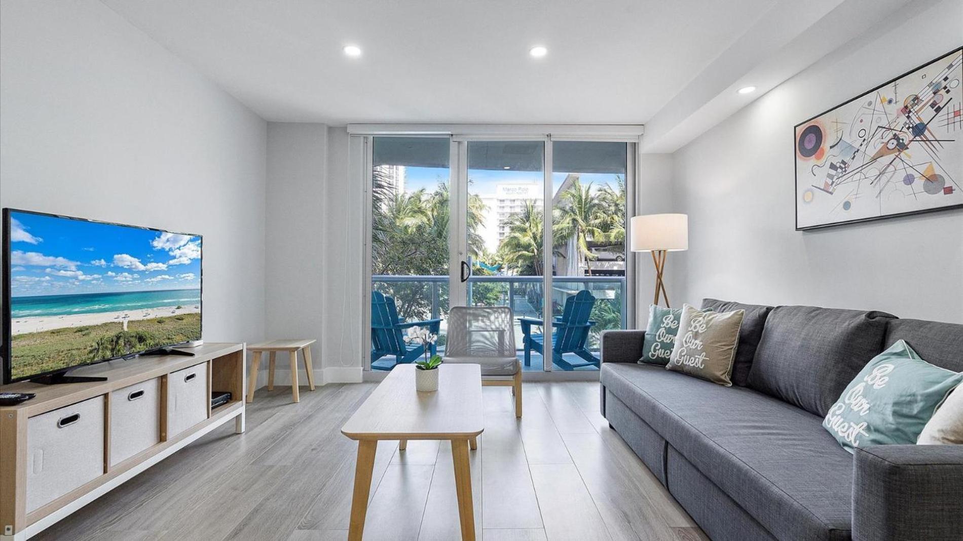 Ocean Reserve Luxury Condos Across From Sunny Isles Beach 마이애미 비치 외부 사진