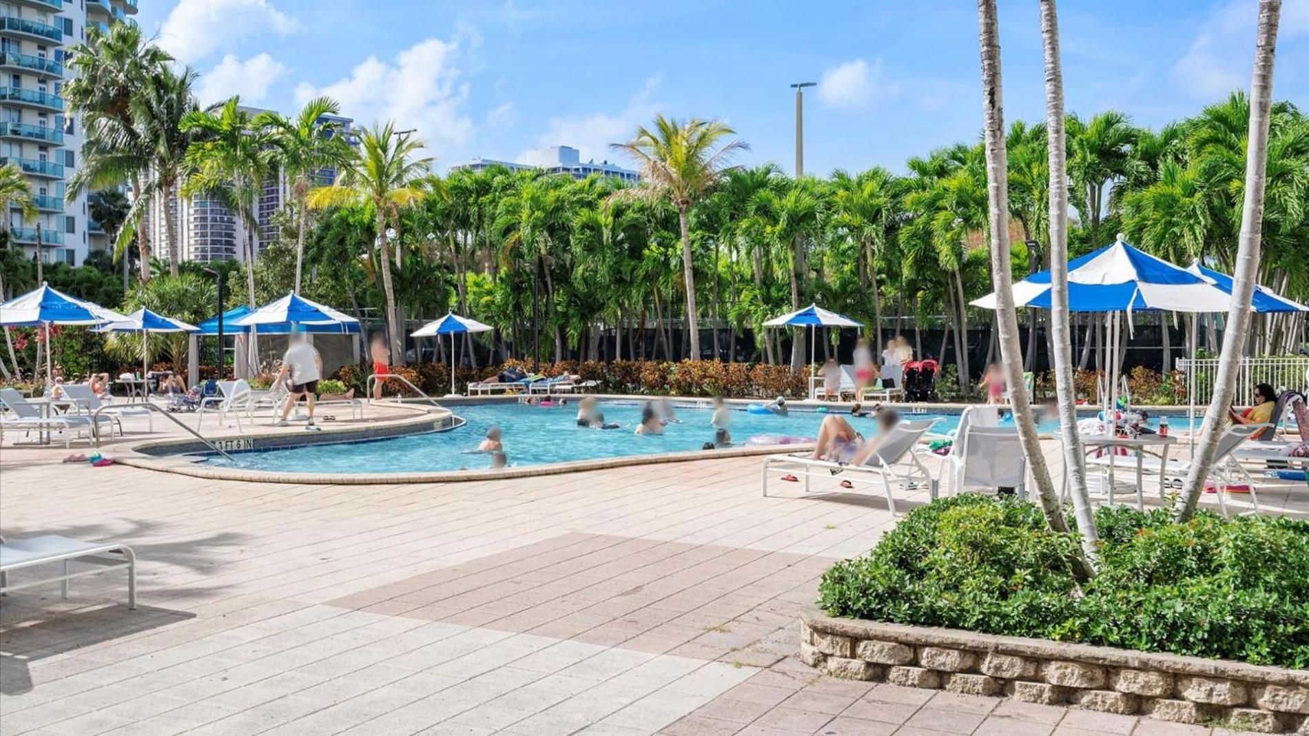 Ocean Reserve Luxury Condos Across From Sunny Isles Beach 마이애미 비치 외부 사진