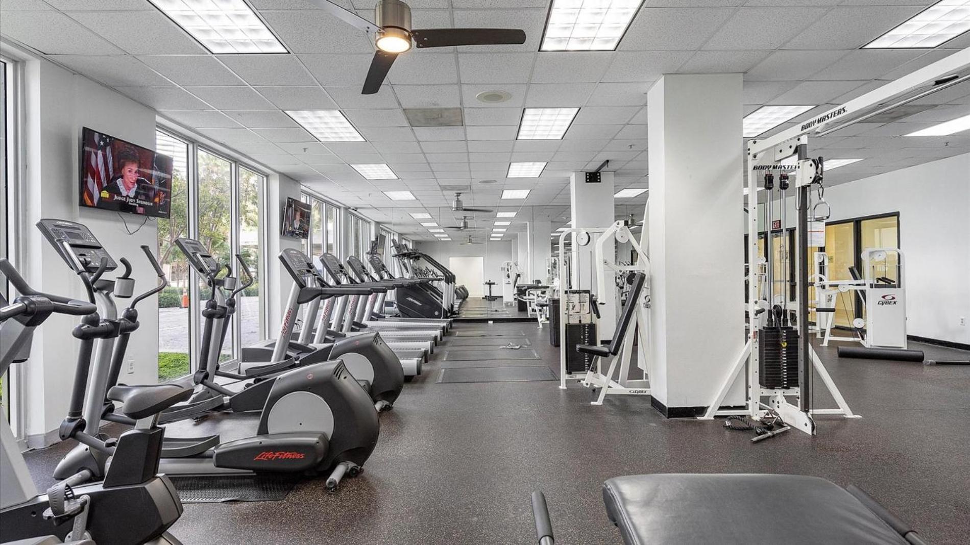 Ocean Reserve Luxury Condos Across From Sunny Isles Beach 마이애미 비치 외부 사진