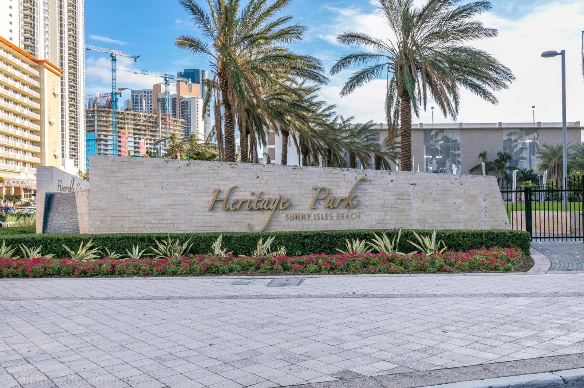 Ocean Reserve Luxury Condos Across From Sunny Isles Beach 마이애미 비치 외부 사진
