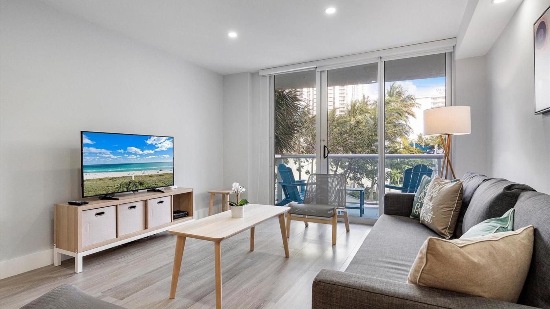 Ocean Reserve Luxury Condos Across From Sunny Isles Beach 마이애미 비치 외부 사진