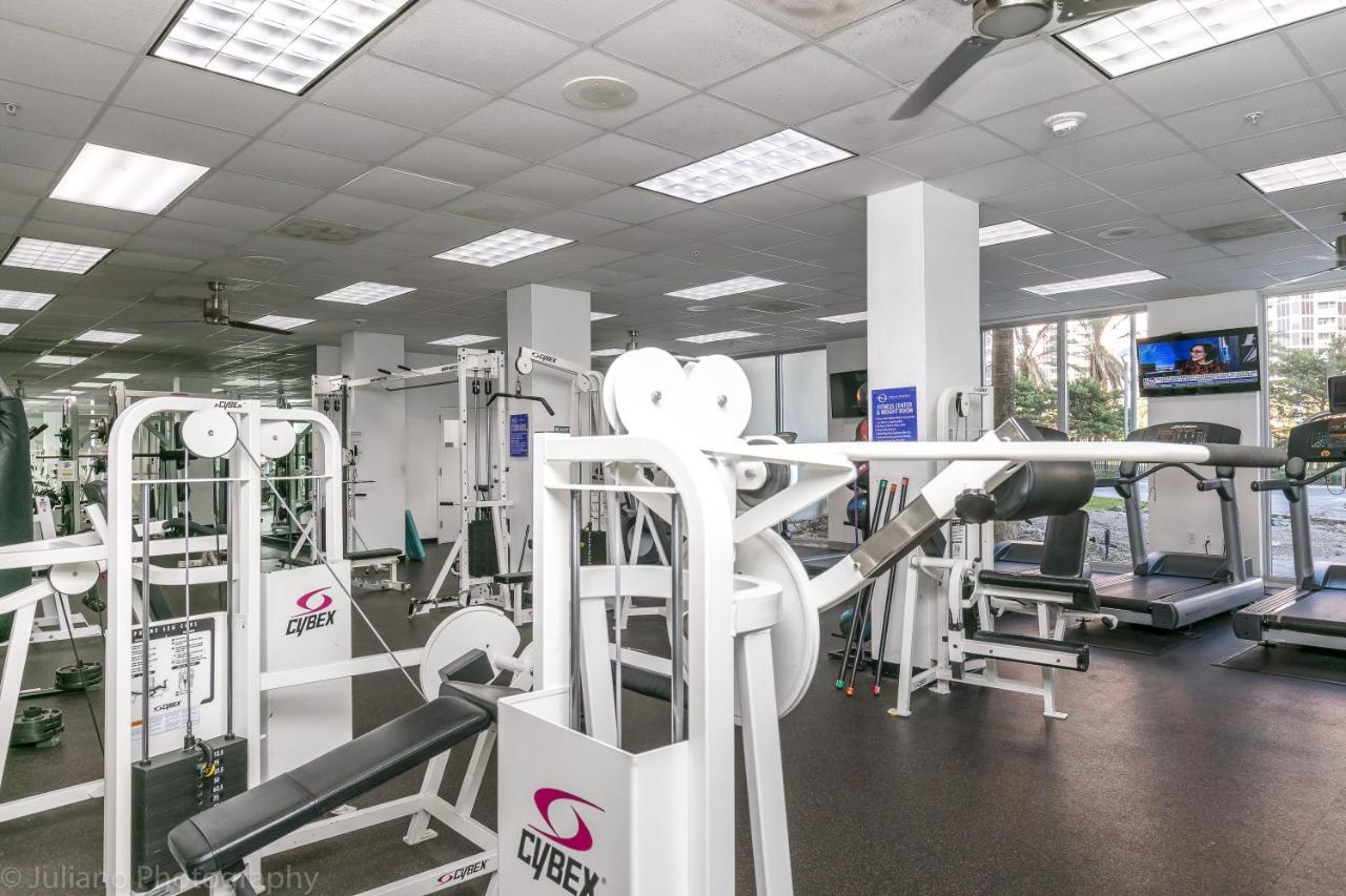 Ocean Reserve Luxury Condos Across From Sunny Isles Beach 마이애미 비치 외부 사진